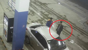 Clip: Tài xế Toyota Vios đổ xăng không trả tiền trên cao tốc Nội Bài - Lào Cai