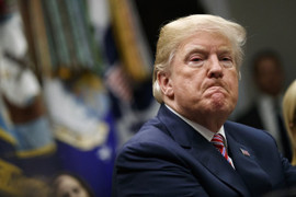 Tổng thống Trump tự bảo vệ mình trước sức nóng pháp lý ngày càng gia tăng