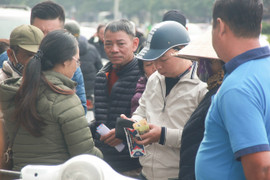 Bắt 10 'phe vé' trận chung kết Việt Nam gặp Malaysia