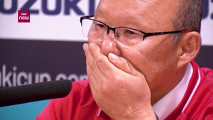 Video: HLV Park Hang-seo xúc động khóc trong phòng họp báo