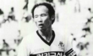 Loạt ảnh thời trẻ của HLV Park Hang-seo gây bão mạng