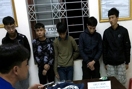 Nhóm thiếu niên vác dao rựa đi đòi nợ thuê