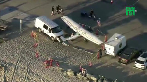 Động cơ mất điện, máy bay hạ cánh khẩn cấp xuống bãi biển