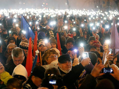 Khoảng 10.000 người Hungary biểu tình phản đối điều luật ‘nô lệ’