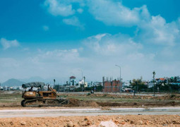 Nhiều doanh nghiệp gặp khó với quy định ‘vênh’ luật