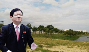 Du lịch đường sông Đà Nẵng chỉ quẩn quanh trên mấy chục chiếc tàu