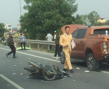 Tông vào đuôi xe bán tải đang dừng do gặp sự cố, 2 nam thanh niên thiệt mạng