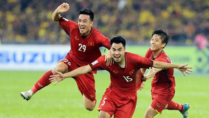 Mẹ cầu thủ Đức Huy viết thư gửi con trai, fan nữ 'rần rần' đua nhau xin làm con dâu