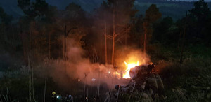 Xe bồn chở xăng lao xuống vực bốc cháy, tài xế thiệt mạng