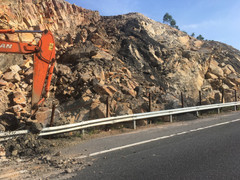 Bẫy giăng trên cao tốc Đà Nẵng – Quảng Ngãi: Hết bù lún cầu cống, lại dốc sức chống sạt lở