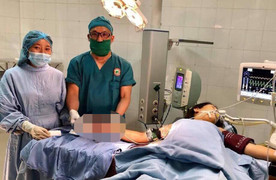 Nối thành công bàn tay bị cưa máy cắt đứt lìa cho người phụ nữ