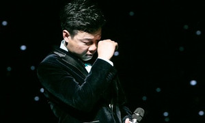 Vũ Thắng Lợi bật khóc khi nhắc tới bố mẹ trong liveshow kỷ niệm 10 năm ca hát