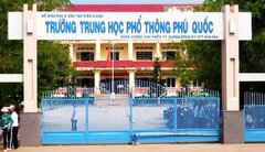 Thầy giáo làm lộ đề thi ở lớp học thêm, hàng trăm học sinh lớp 11 phải thi lại
