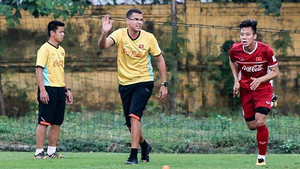 HLV thể lực mới xuất hiện trong buổi tập của tuyển Việt Nam trước thềm Asian cup