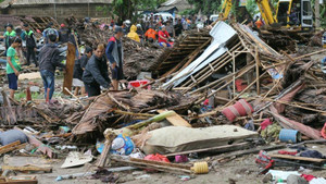 Video: Ban nhạc Indonesia bị sóng thần tấn công khi đang biểu diễn