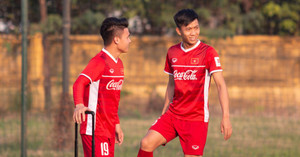 Quang Hải, Văn Đức tập riêng sau khi dự lễ trao Quả bóng vàng Việt Nam