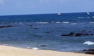 Tắm biển cùng vợ ở Quảng Nam, người đàn ông bị sóng cuốn vào tận Bình Định