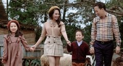 Giấu kín suốt 10 năm, MC VTV bất ngờ khoe chồng và hai con trong dịp Giáng sinh