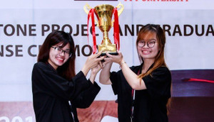 Hai nữ sinh thổi hồn vào logo của V.League 1