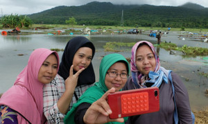 Lý do nhiều người Indonesia chụp hình ‘selfie’ ở nơi xảy ra thảm họa sóng thần