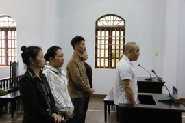 Xét xử vụ nhuộm pin vào phế phẩm để trộn tiêu