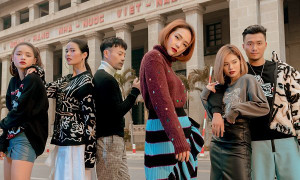 Trước chung kết ‘The Face 2018’, Minh Hằng thoải mái cùng dàn trò cưng dạo phố