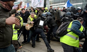 Biểu tình 'Áo vàng' ở Pháp: Cảnh sát lại phải dùng đến hơi cay