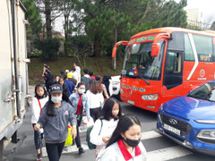 Du khách rồng rắn đổ về Đà Lạt ngày cuối năm, các tuyến phố kẹt cứng