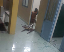 20 thanh niên đập phá trụ sở Ban chỉ huy quân sự xã, làm 3 người bị thương