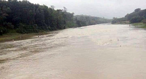 Đi câu cá, một học sinh lớp 5 bị nước cuốn mất tích