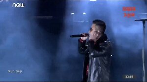 Clip: Đang diễn sung, Tuấn Hưng phải bỏ về vì đau bụng