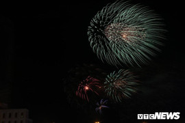 Ngắm màn pháo hoa với 100.000 hiệu ứng cực kì hoành tráng tại Sydney
