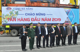 Cảng Đà Nẵng đón tấn hàng đầu tiên của năm 2019