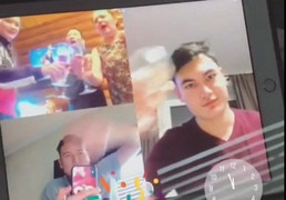 Đang đi tập huấn, Đặng Văn Lâm phải nâng ly đón năm mới cùng gia đình qua mạng