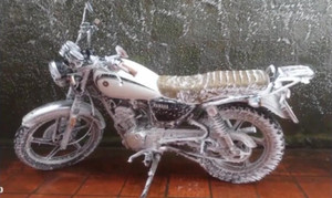 Ô tô, xe máy đóng băng trắng xóa trên đỉnh Mẫu Sơn