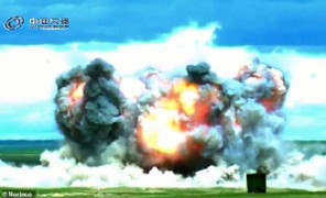 Trung Quốc tung video khoe sức mạnh siêu bom, dằn mặt 'bom mẹ' của Mỹ