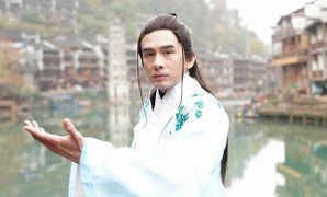 Đan Trường gợi nhớ kí ức tuổi thơ cho fan với loạt tạo hình cổ trang