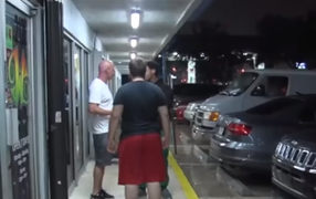 Lĩnh bài học nhớ đời khi trấn lột đúng cụ ông từng 5 lần vô địch kickboxing thế giới