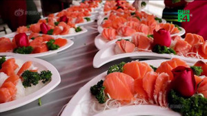 Đám cưới nông thôn gây choáng với tiệc bào ngư, cá hồi phục vụ 1.500 khách