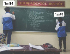 Những cặp học sinh chênh lệch chiều cao khiến dân mạng cười nghiêng ngả