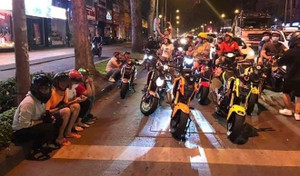 Giới trẻ tham gia trào lưu 'bỏ xe trống khi dừng đèn đỏ' có thể bị phạt?