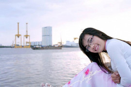 Cô giáo xinh đẹp dạy truyện ngắn bằng âm nhạc