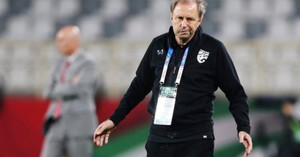 Vì sao Liên đoàn bóng đá Thái Lan sa thải HLV Rajevac?