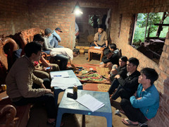 Bắt 5 con bạc đang say sưa sát phạt nhau trong nhà kho ở Đắk Lắk