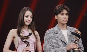 Địch Lệ Nhiệt Ba giành giải thưởng lớn, vượt Triệu Vy và Lý Băng Băng