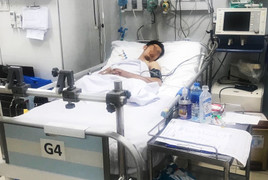 Ngã vào máy ép giấy, nam công nhân bị đứt lìa hai chân