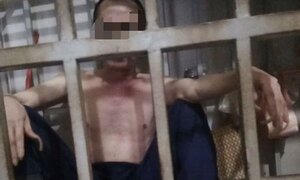 Video: Toàn cảnh vợ nhốt chồng trong lồng sắt suốt 3 năm ở Thanh Hóa