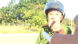 Tạm đình chỉ thiếu tá công an văng tục, sỉ nhục lái xe đầu kéo ở Bình Phước