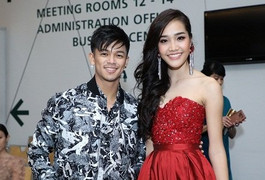 Hoa hậu Malaysia thích thú khi xem Trọng Hiếu trình diễn