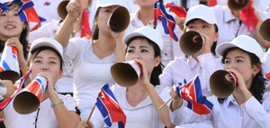 Những cô nàng Triều Tiên xinh đẹp không thể giúp đội nhà thoát thảm bại